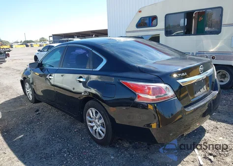 2015 Nissan Altima 2.5 S z USA, uszkodzony, nr VIN 1N4AL3AP4FC283895